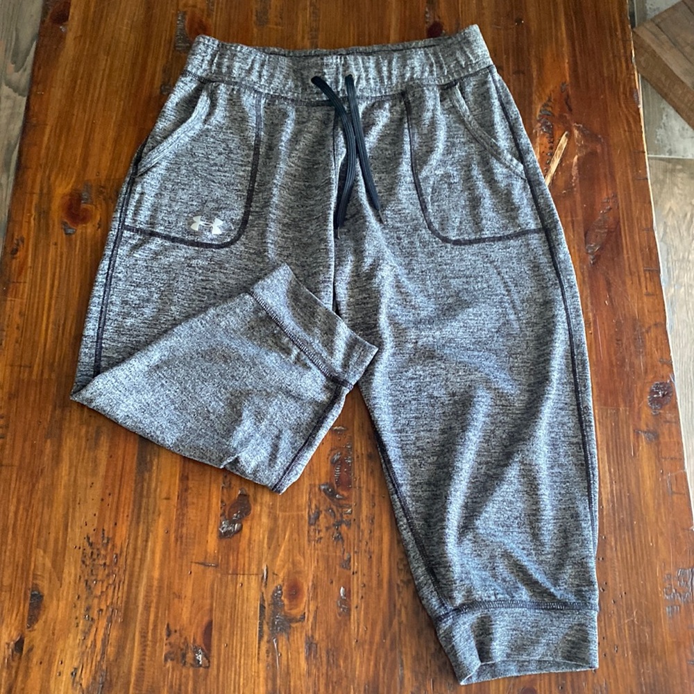Under Armour loose fit capris